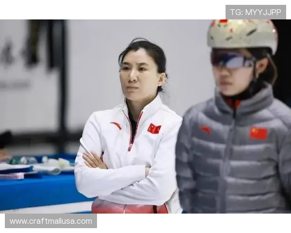 李琰率队夺一金两铜笑谈合约事 李琰率队夺一金两铜笑谈合约事