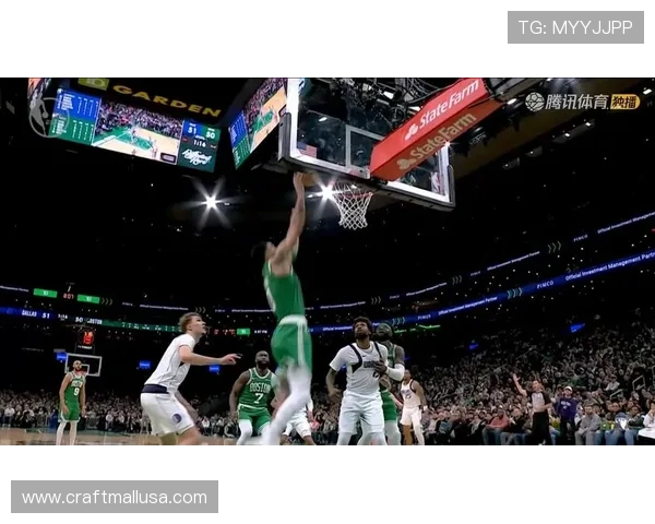 [NBA]塔图姆持球加速突破 甩开防守双手扣篮.